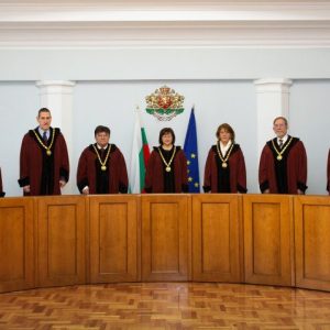 Министърът на правосъдието може да иска отстраняване на главния прокурор, реши Конституционният съд