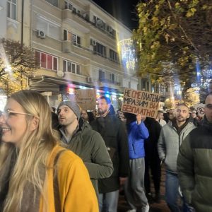 Оставката не е катарзис: протестът трябва да продължи