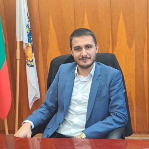 4400 лв. остава заплатата на кмета на малката селска община Никола Козлево