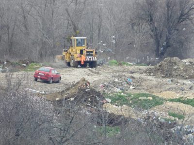 В Ивайловград извозиха 130 тона отпадъци от незаконно сметище