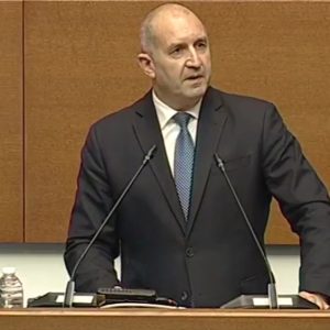 Румен Радев ще бъде принуден да открие картите си