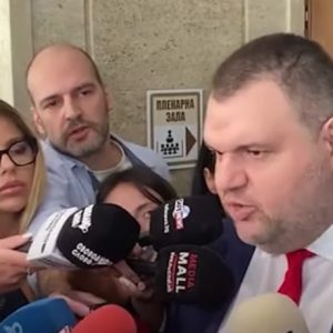 “С Вас не разговарям”, депутатите дължат отговори на журналистите