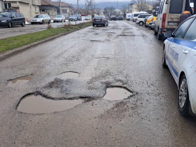 Челен опит: Шуменската полиция пуска във Фейсбук „дупките на кмета“, за да пази шофьорите