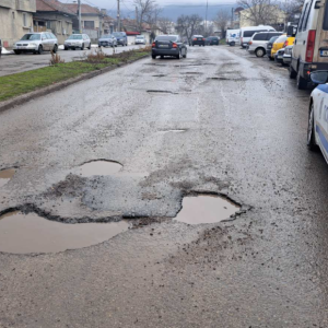 Челен опит: Шуменската полиция пуска във Фейсбук „дупките на кмета“, за да пази шофьорите