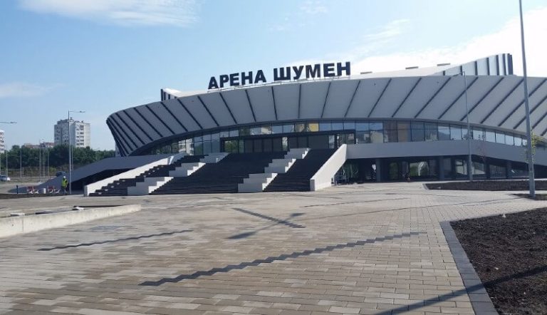 „Арена Шумен“, за която бяха похарчени 13 млн.лв. е обявена за опасна за спорт