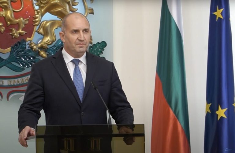 Българите търсят сигурност и лидер, Радев им предлага „силна ръка“