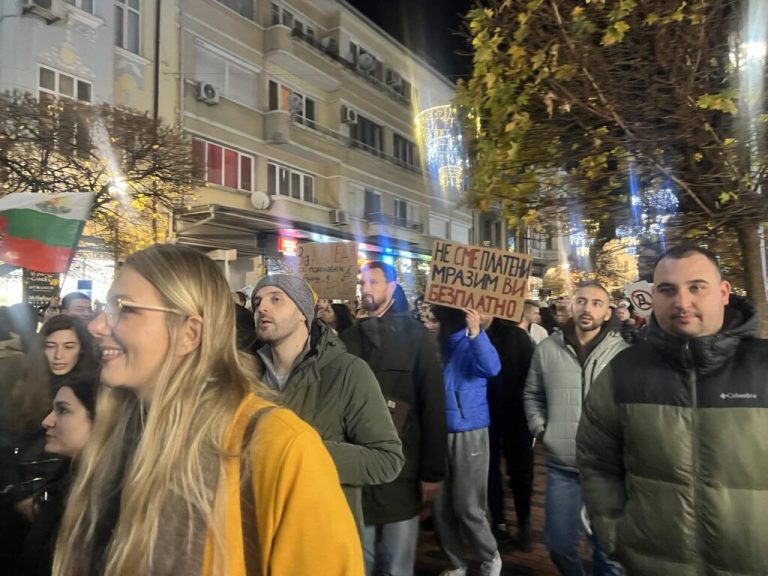 Оставката не е катарзис: протестът трябва да продължи